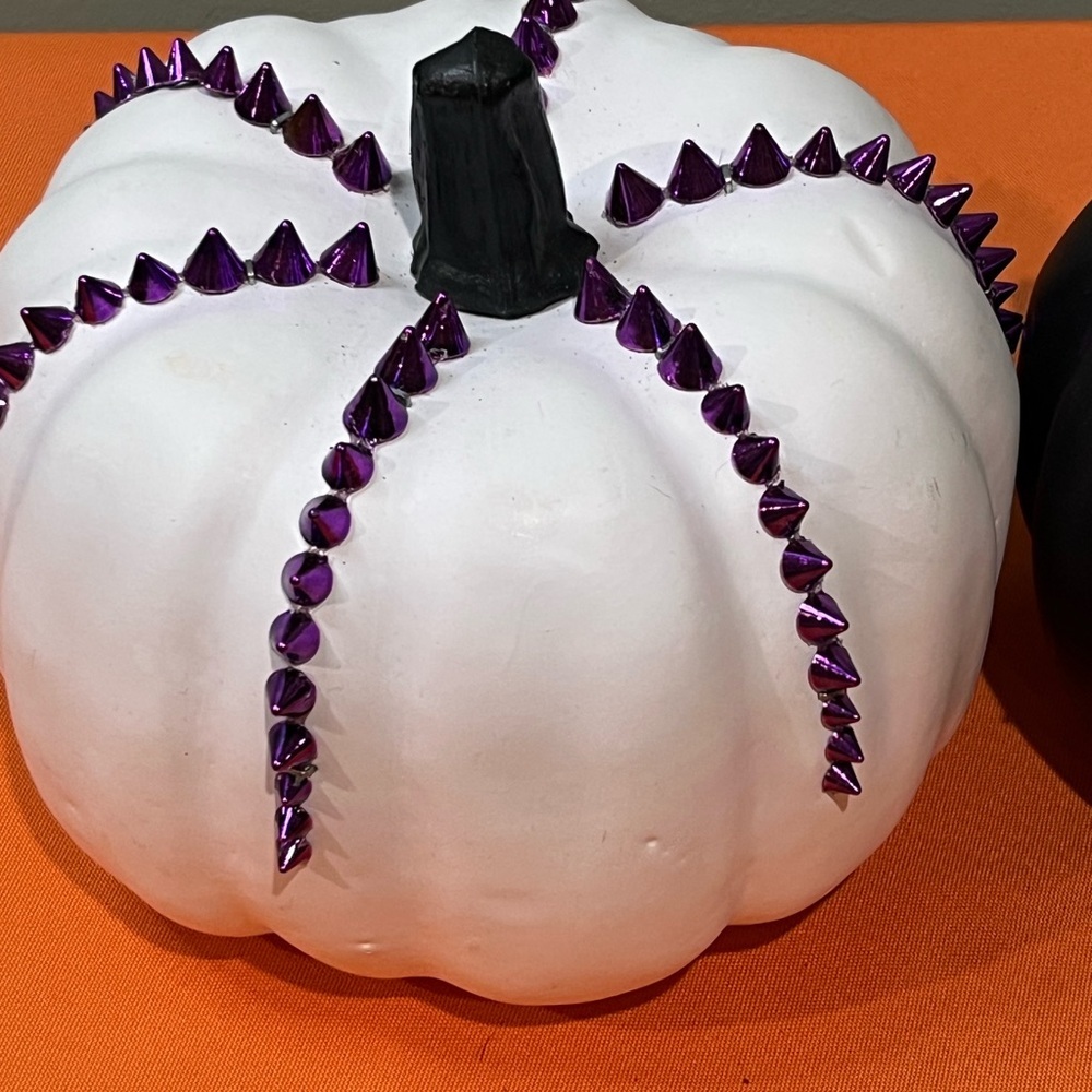 6/$25 Black and White Studded Pumpkin set - Picture 2 of 11